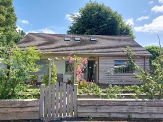 South Side at The Swallows - Elegant Double Bed Apartment - & optional extra - Single Bed Cabin - Max 3 people - Bishopston - 0