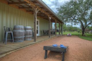 Henley-Lux Tiny Home-Hot Tub-Fire Pit - Fredericksburg - 6