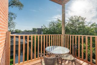 Parkside Comfort | JZ Vacation Rentals - Tower Grove - 3