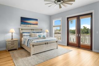 Beach Bay Getaway! Bayfront 4BR 4BA House Sleeps 12 Private pool Boat dock - 6