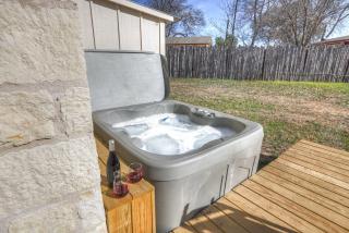Waylons House-Hot Tub Shared Party Barn with Games - Fredericksburg - 6