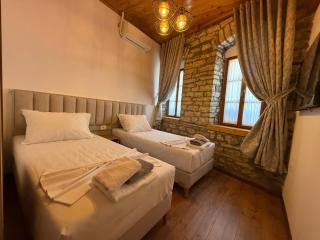 Submarine 105 Rooms - Gjirokastra - 8