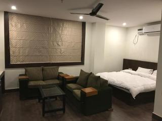 Hotel Rajmahal Inn - Gurgaon - 1