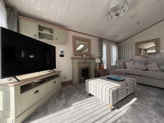 Highland Holiday Getaways - The Heilan' Lodge - Embo - 5