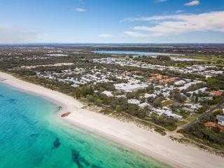 Cape View 26 Your Perfect Coastal Retreat - Broadwater - 2