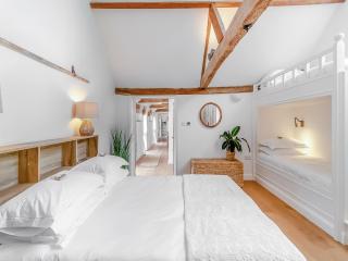 Weston Cottage - Uk50016 - Send - 2