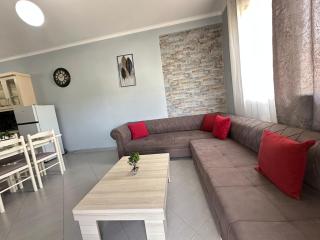 Fam Apartment 2 Min from the Sea,Free Parking&WiFi - Vlora - 0