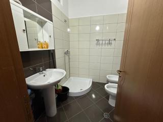 Fam Apartment 2 Min from the Sea,Free Parking&WiFi - Vlora - 4