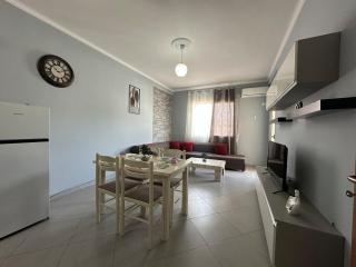 Fam Apartment 2 Min from the Sea,Free Parking&WiFi - Vlora - 1