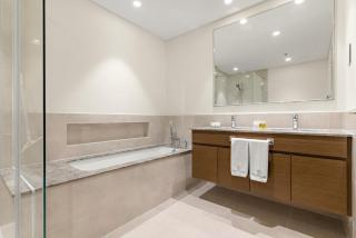 FIRST CLASS 4BR Luxe Downtown Escape - 8