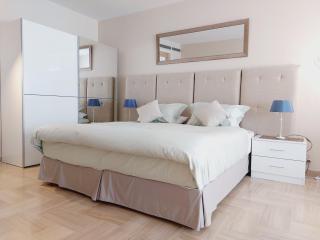 Cannes Rue d'Antibes - 2 Minutes walk from Beach, Palais des Festivals, Boulevard de la Croisette - Free Parking - Studio Gray d'Albion - 1