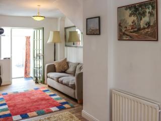 Crescent Cottage - Newtown - 8