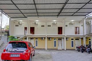 OYO 91653 Grand Syariah Hagawa Lamongan Near SPORT CENTER LAMONGAN - Lamongan - 8