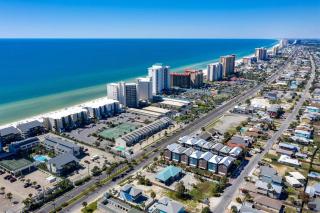 Serenity by the Sea! 4BR Retreat, Sleeps 12, Walk to Beach - 4