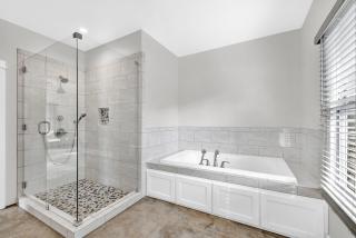 Schubert Inn Cottage - Pool - Walk to Main St - Fredericksburg - 9