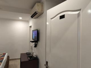 Farmhouse Inn nh8 - New Delhi - 1