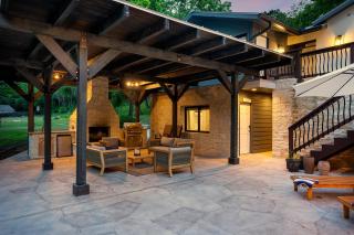 Luxury Riverfront Villa with Firepit & Gameroom! - Canyon Lake - 7