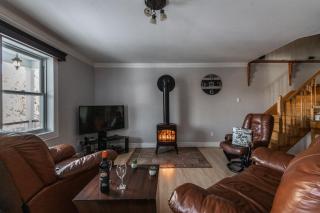 Lake and Pool Table - Au Pied du Lac - 7