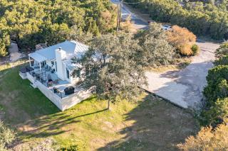 Gorgeous Home with Hot Tub 5min from the River - New Braunfels - 2