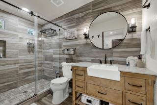 Southern Charm - Near Main With Hot Tub - Fredericksburg - 7