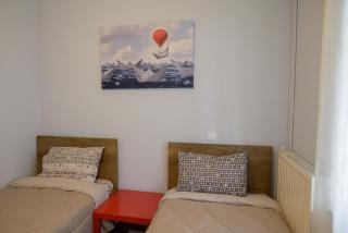 Hera Comfy And Spacious House Near The Airport - 2
