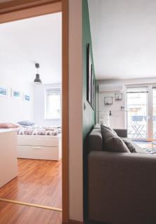 Cozy & Colorful Downtown Escape - 5
