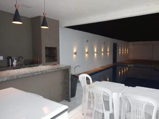 Casa com Piscina, hidromassagem e churrasqueira. - 4