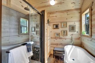 Luxurious & Intimate Cottage in Fred Wine Country! - Fredericksburg - 7