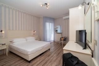 Hotel Riviera - 1