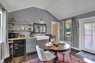 Luxurious & Intimate Cottage in Fred Wine Country! - Fredericksburg - 5