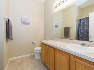 8 miles to Disney, 20 miles Universal, private pool, pool table, washer, dryer, cable, wifi, roku - 0