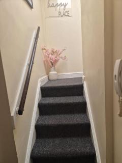 Glams unique one bedroom apartment - 9