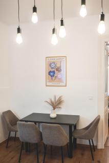 Andrassy Elegance 2BD Central Budapest Hideaway - 4