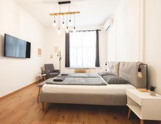 Andrassy Elegance 2BD Central Budapest Hideaway - 0