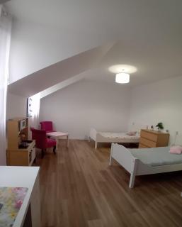 Family home with garden - 8