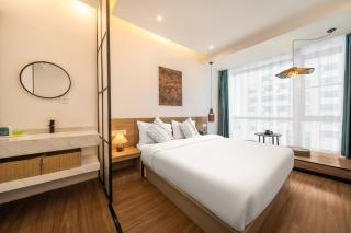 Huayi Boutique Hotel (Chongqing Jiefangbei Pedestrian Street Branch) - 1