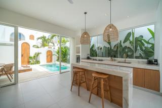 Las Casas Villas Romantic Stay in Bingin - 9