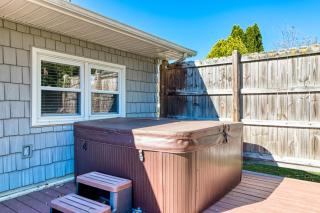 New River 3BR - Fishing, Hot Tub and VT Game Weekends - 3