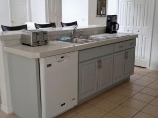 Charming 4-Bedroom Villa with Pool & Spa, Only 15 Minutes from Disney! - Kissimmee - 3
