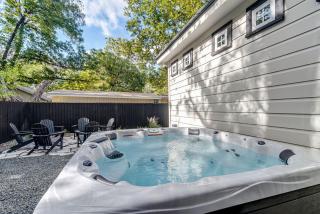Southern Charm - Near Main With Hot Tub - Fredericksburg - 2