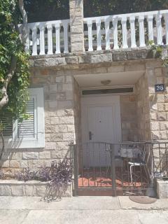 Pet Friendly Apartment Ground Floor - 9