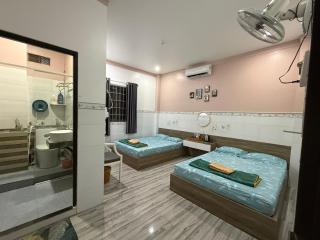 Queen hotel - - 9