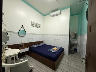 Queen hotel - - 7