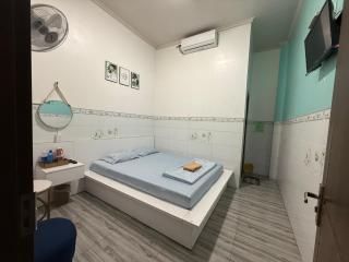 Queen hotel - - 4