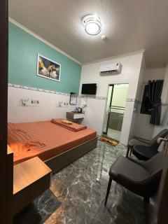 Queen hotel - - 2