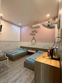 Queen hotel - - 1