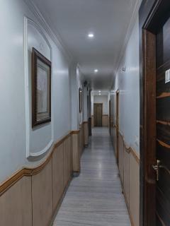 Seven Seas Guest House - New Delhi - 4