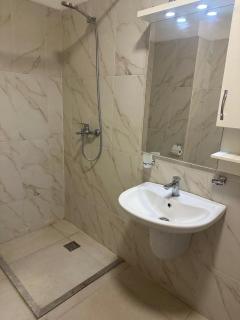 Cheap and Cozy - Tirana - 1