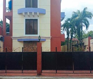 RedDoorz at Yssa Ademar near Robinsons Jaro - Iloilo City - 0