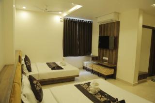 Hotel Vrinda Inn - 8
